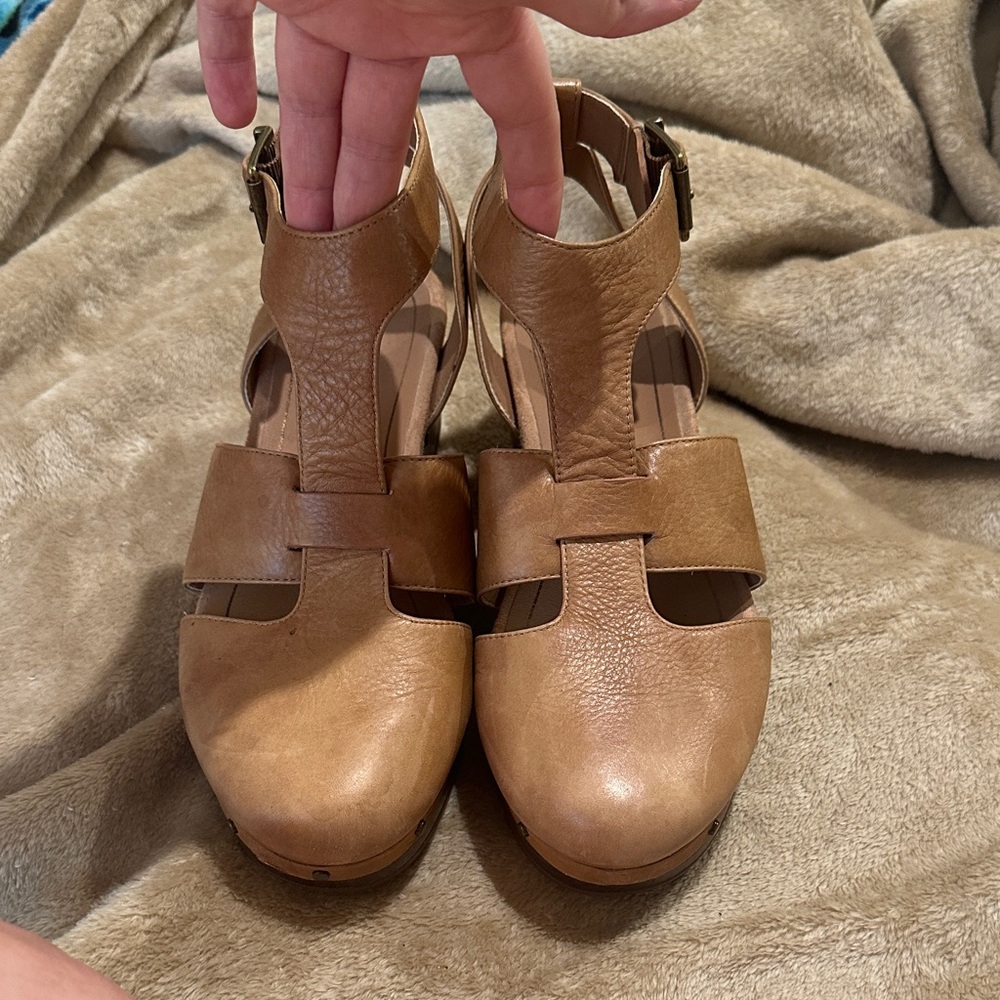 Vionic Tan Leather Heels